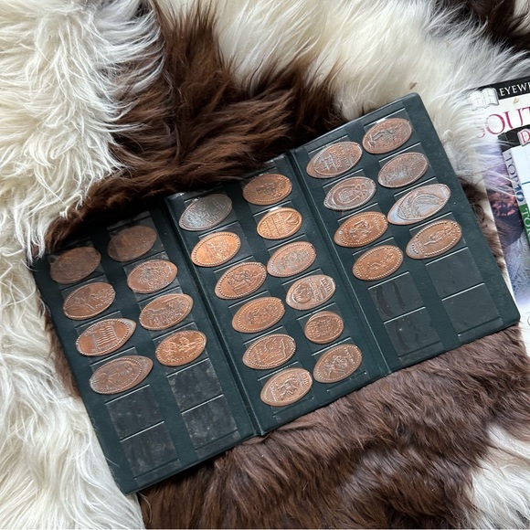 RAINFOREST CAFE 2003 Penny Collector Disney Orlando Coin Album with 29 Coins - Picture 7 of 9